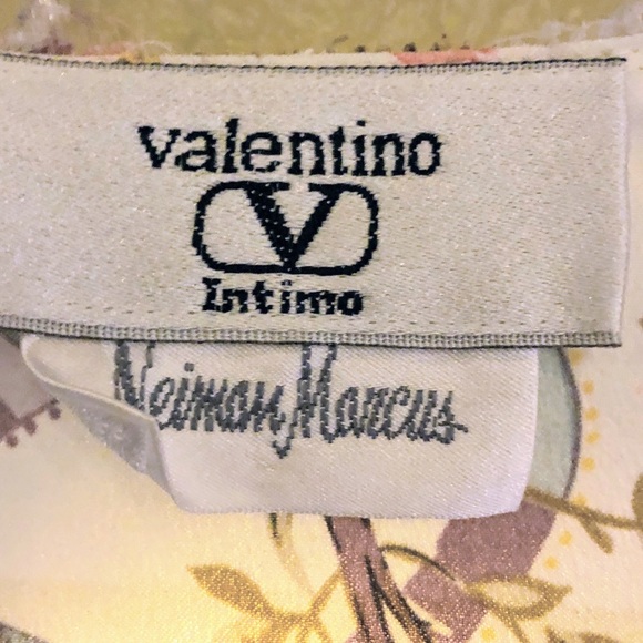 A Valentino Neiman Marcus floral kimono - Picture 6 of 6
